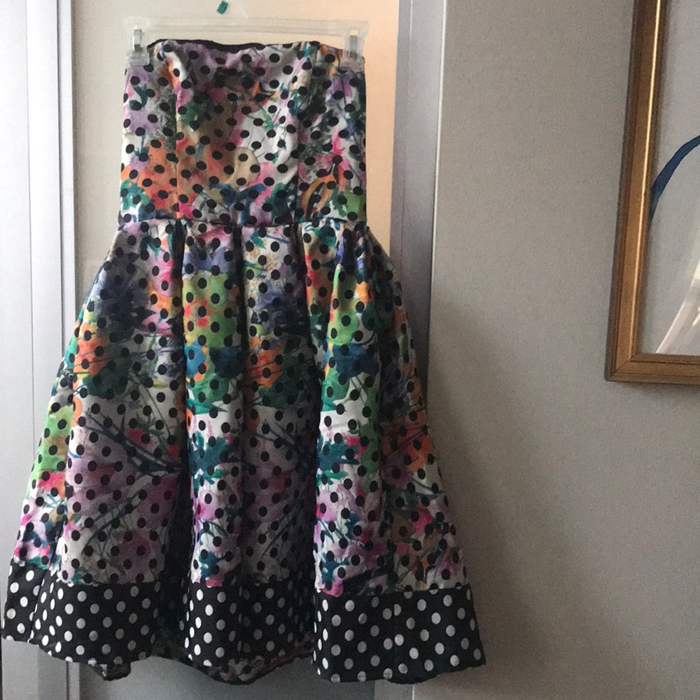 Worn once for just a few hours for a wedding!!